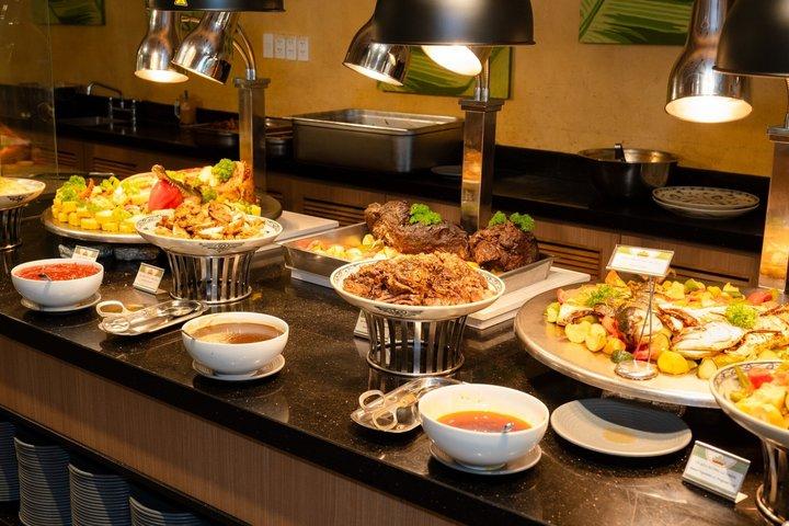 フーコックケーブルカーウォーターパークとキスブリッジツアー（ランチ付き）