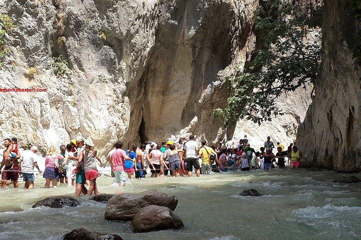 フェティエからサクリケント渓谷とトロス古代都市への日帰り旅行