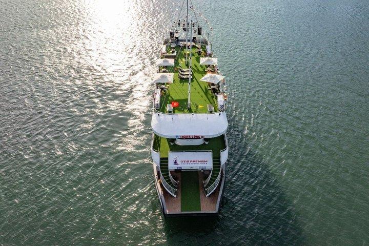 Hanoi : Otis Premium 5 - Crociera di un giorno nella baia di Star Ha Long con pranzo