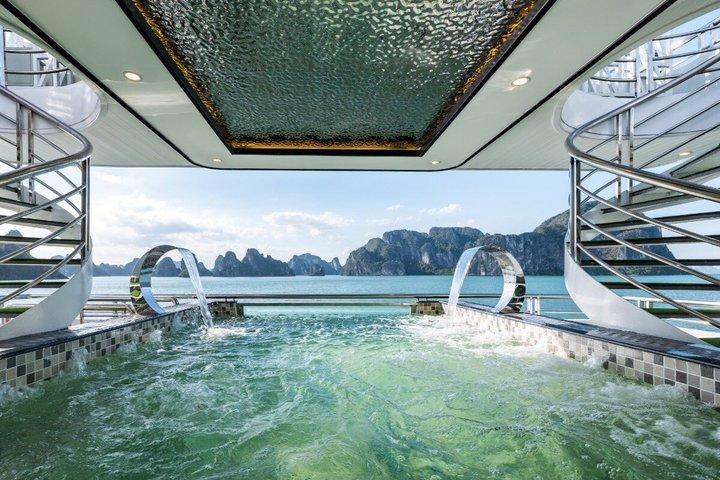 Hanoi : Otis Premium 5 - Crociera di un giorno nella baia di Star Ha Long con pranzo