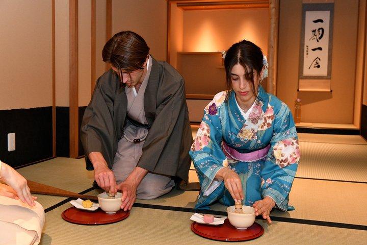 京都で着物を着て茶道とプロの写真撮影
