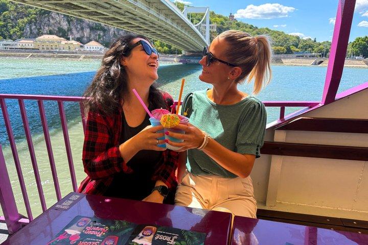 Budapeste 1 - Hour Danube Sightseeing Cruise com Slushy ilimitado