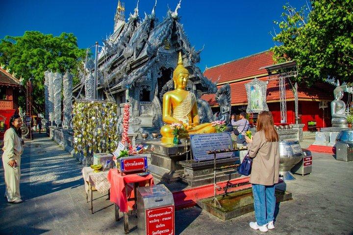 Chiang Mai Private Tuk Tuk Tour Halvdag Old City Eventyr