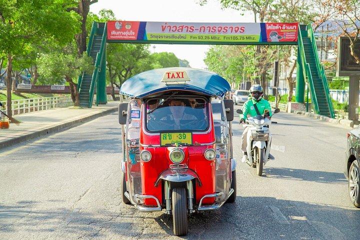 プライベート チェンマイ旧市街半日トゥク トゥク ツアー
