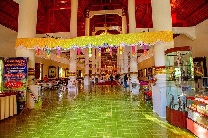 プライベート チェンマイ旧市街半日トゥク トゥク ツアー