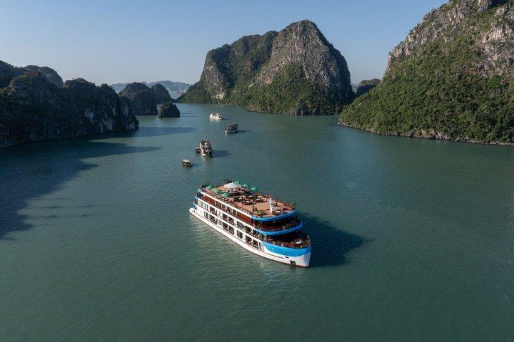 Cycad 2D1N Cruise Halong & Bai Tu Long Bay Adventure fra Hanoi