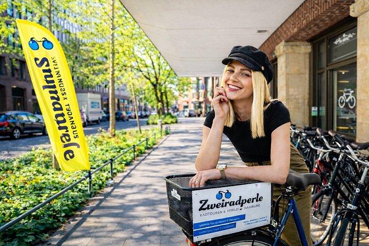 「ハンブルク自転車ツアー」 – トレンディな地区と今年のまとめを体験しよう