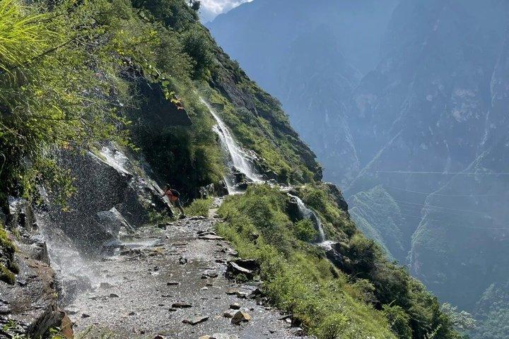 2 - Day Tiger Leaping Gorge Trek 28 Bends Challengeを制覇