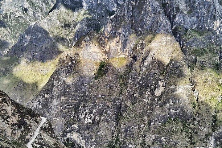 2-Day Tiger Leaping Gorge Trek Conquer the 28 Bends Challenge