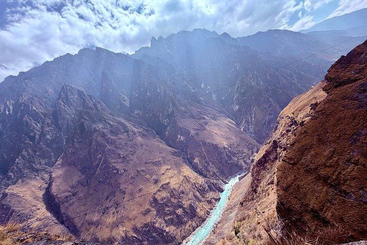 2-Day Tiger Leaping Gorge Trek Conquer the 28 Bends Challenge