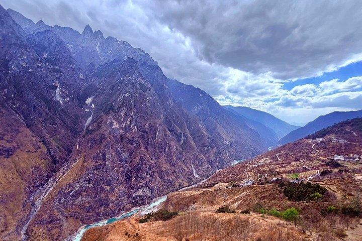 2-Day Tiger Leaping Gorge Trek Conquer the 28 Bends Challenge