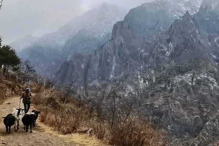 2-Day Tiger Leaping Gorge Trek Conquer the 28 Bends Challenge