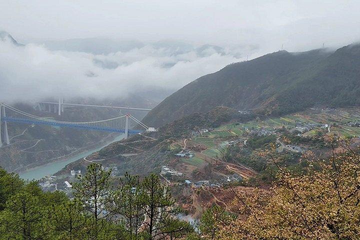 2-Day Tiger Leaping Gorge Trek Conquer the 28 Bends Challenge