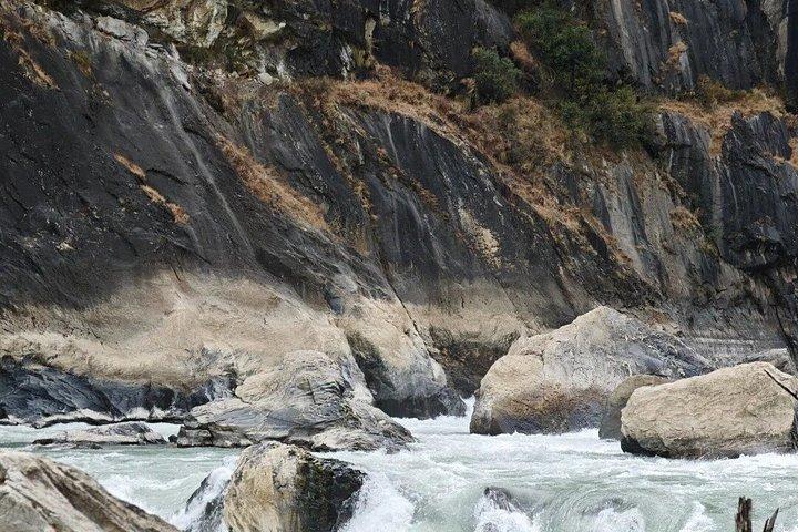2-Day Tiger Leaping Gorge Trek Conquer the 28 Bends Challenge