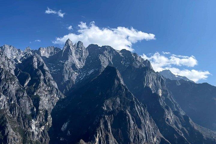 2-Day Tiger Leaping Gorge Trek Conquer the 28 Bends Challenge