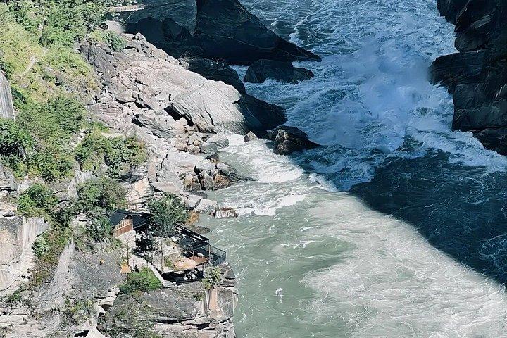 2-Day Tiger Leaping Gorge Trek Conquer the 28 Bends Challenge