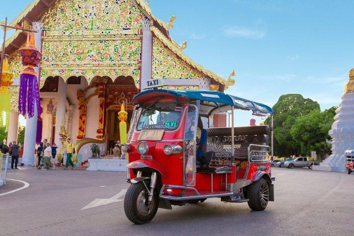 Chiang Mai Private Tuk Tuk Tour Halvdag Old City Eventyr