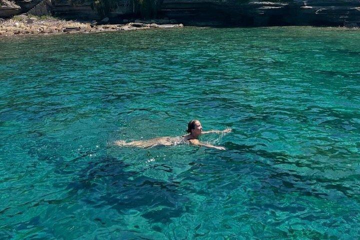 プロチダ島またはイスキア島を巡る5時間のボートツアー（プライベート）
