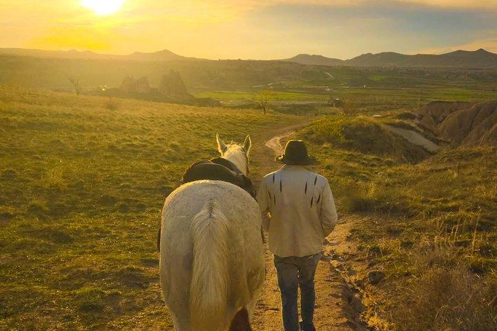 カッパドキアの夕日乗馬：レッド、ローズ＆ソードバレー