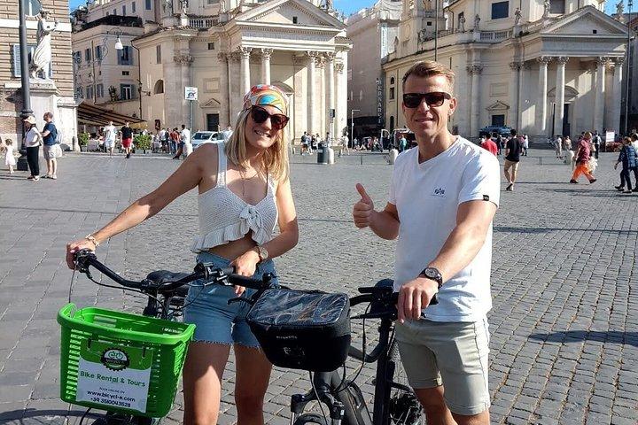 電動自転車で巡るローマのハイライトと秘密の洞窟での試飲