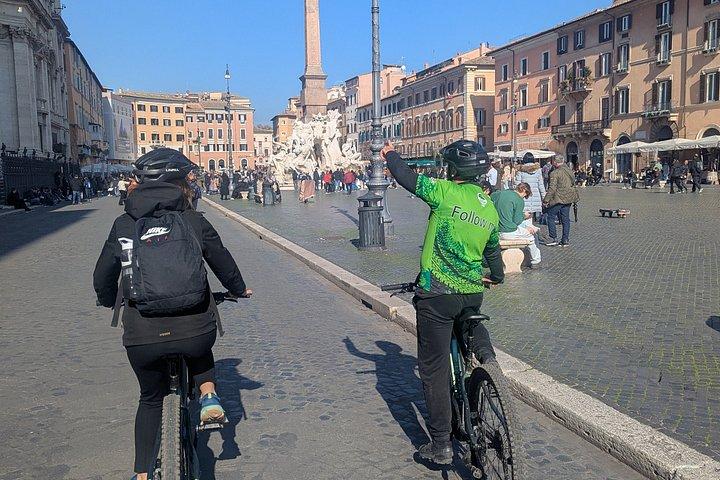 電動自転車で巡るローマのハイライトと秘密の洞窟での試飲