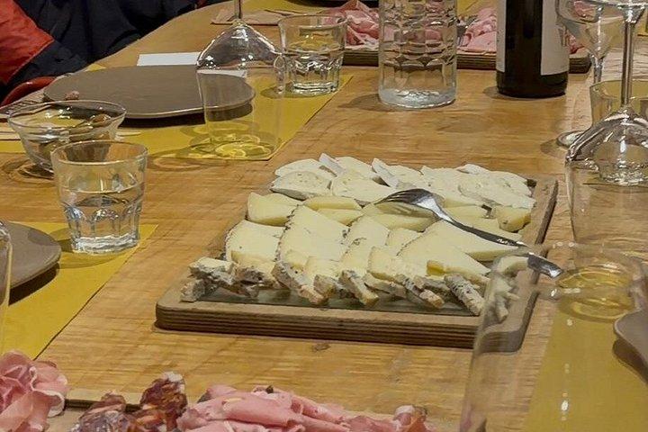 電動自転車で巡るローマのハイライトと秘密の洞窟での試飲