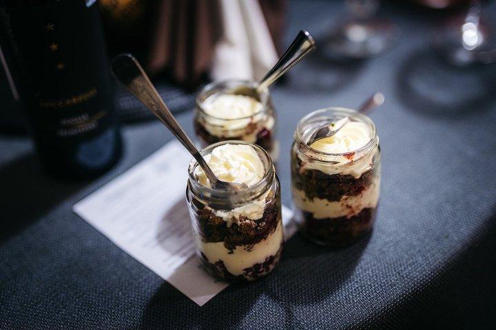 リガスの味と伝統民俗ショーを味わう