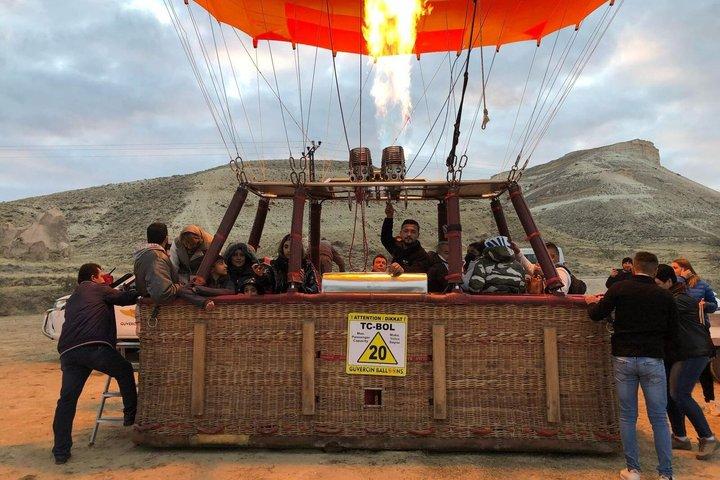 Sunrise Hot Air Balloon Tour na Cappadocia - Experiência Göreme
