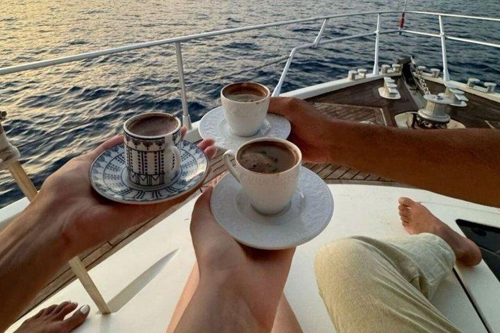Istanbul Guided Bosphorus Cruise med tyrkisk kaffe oplevelse