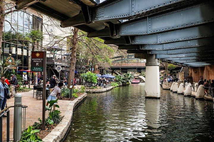 サンアントニオリバーウォークフードツアー（ドーナツ、スイートトリーツ＆その他）