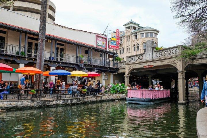 サンアントニオリバーウォークフードツアー（ドーナツ、スイートトリーツ＆その他）