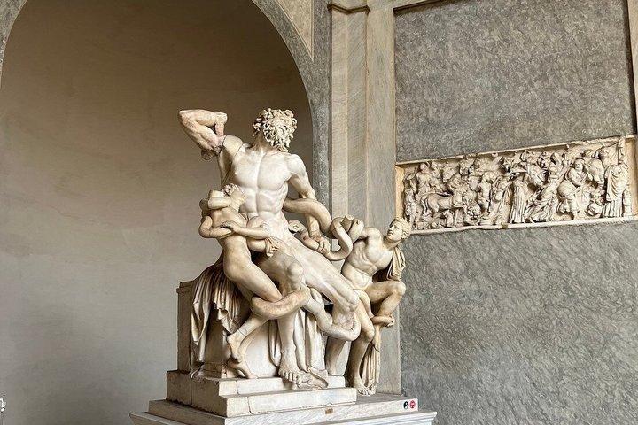 スキップ・ザ・ライン：バチカン美術館＆システィーナ＋サン・ピエトロ小グループ