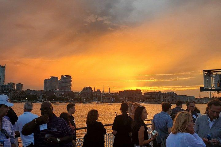 Hoteller i nærheden af Boston Harbor Narrated Sunset Cruise