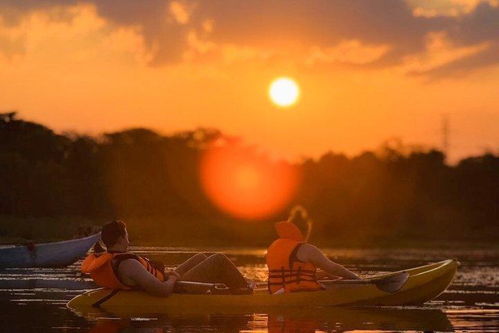 Sigiriya Kayak Experiencia pacífica Sunrise Lake Adventure