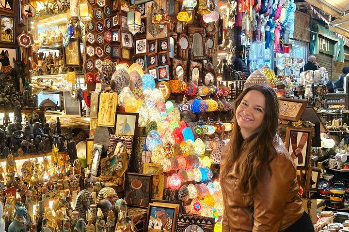VIPカイロナイトツアー：カーン・エル・ハリーリ市場、ダウンタウン、ディナー