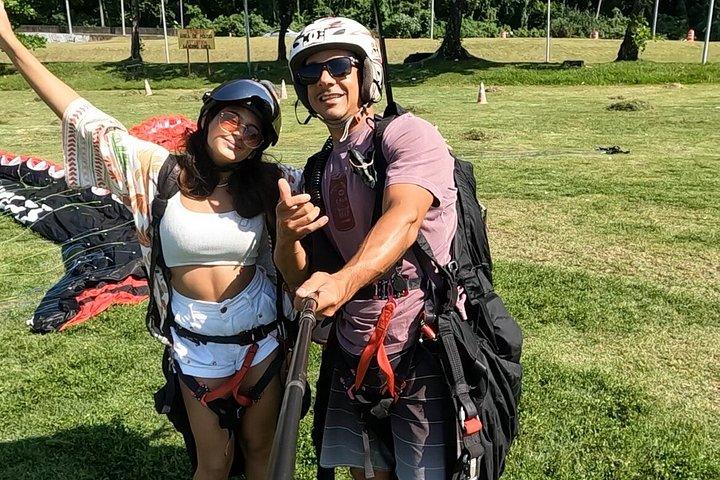 リオデジャネイロの最も美しい景色を眺めながらのパラグライダー飛行。