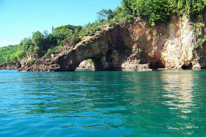 Experience Paradise: Sugar Beach Between the Pitons By Speedboat