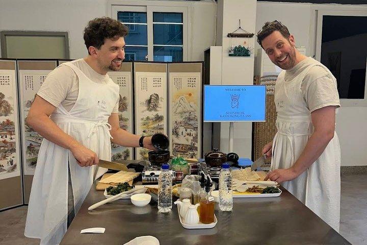 Liten grupp Marknadstur och Koreanska Matlagningskurs i Gyeongju