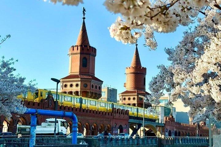 Berlin’s Wall, Street Art & Local Hoods