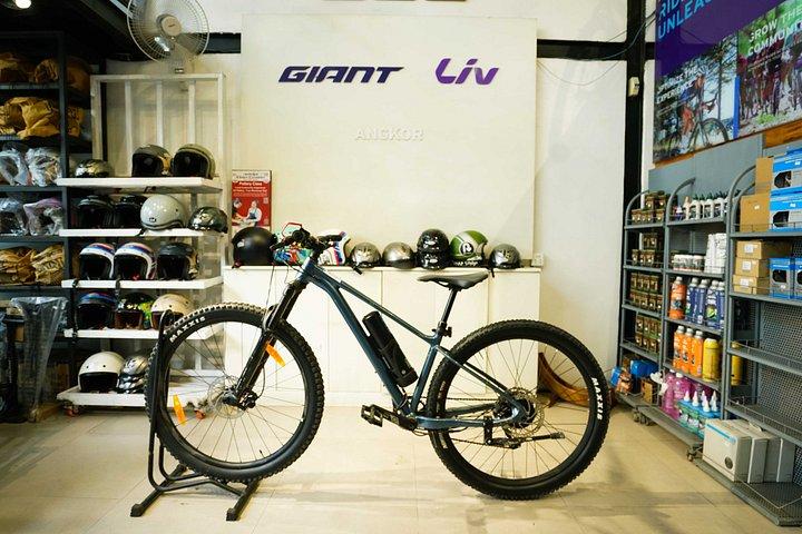 シェムリアップのプレミアムレンタルEバイク：E-MTBジャイアント
