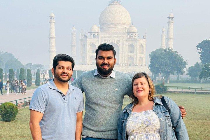 Agra :- Taj Mahal Skip-the-Line Guided Tour with Optional Add-ons