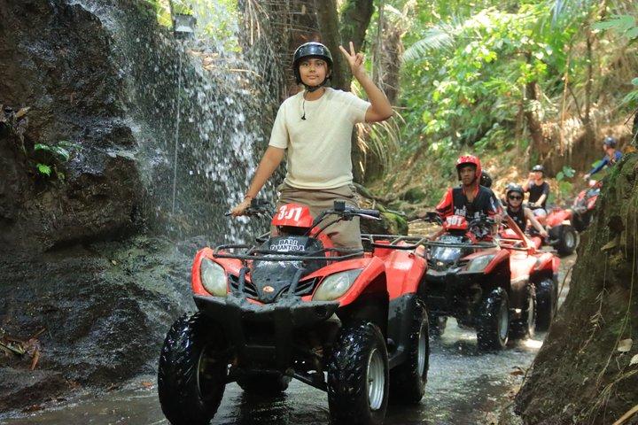 ウブド究極のATVクワッドバイクとホワイトウォーターラフティングアドベンチャー