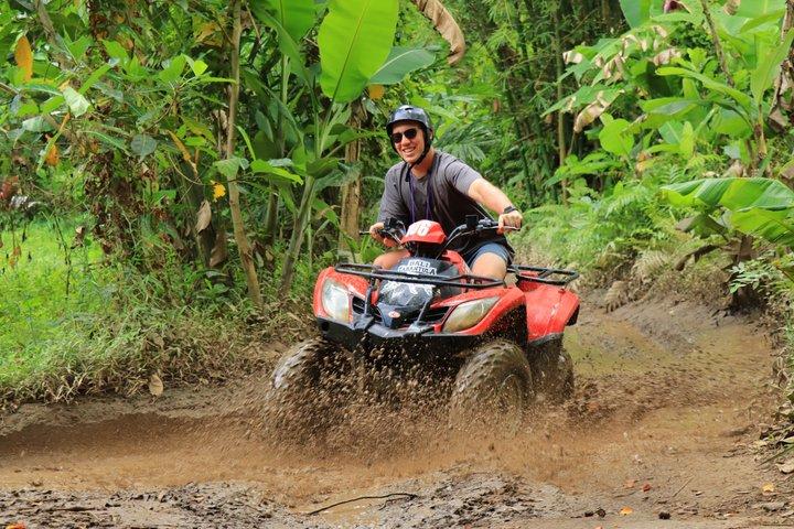 ウブド究極のATVクワッドバイクとホワイトウォーターラフティングアドベンチャー