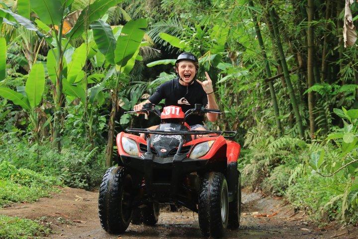 ウブド究極のATVクワッドバイクとホワイトウォーターラフティングアドベンチャー