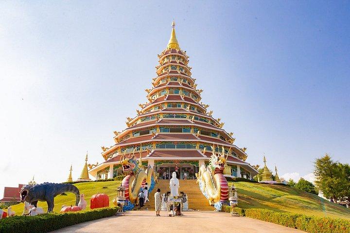 チェンマイ発チェンライ日帰り旅行（ランチ付き）