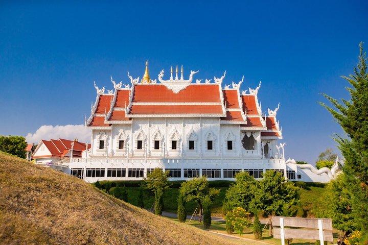 チェンマイ発チェンライ日帰り旅行（ランチ付き）
