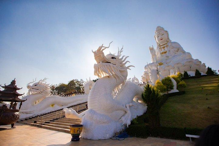 チェンマイ発チェンライ日帰り旅行（ランチ付き）