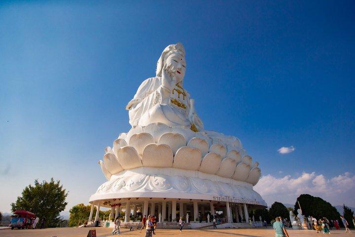 チェンマイ発チェンライ日帰り旅行（ランチ付き）