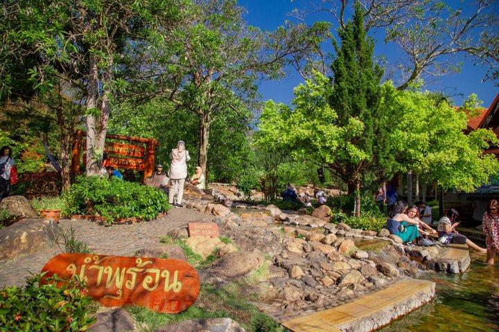 チェンマイ発チェンライ日帰り旅行（ランチ付き）