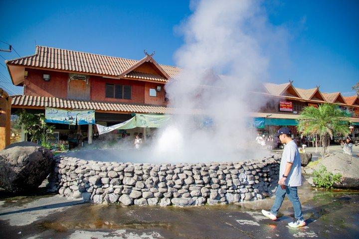 チェンマイ発チェンライ日帰り旅行（ランチ付き）